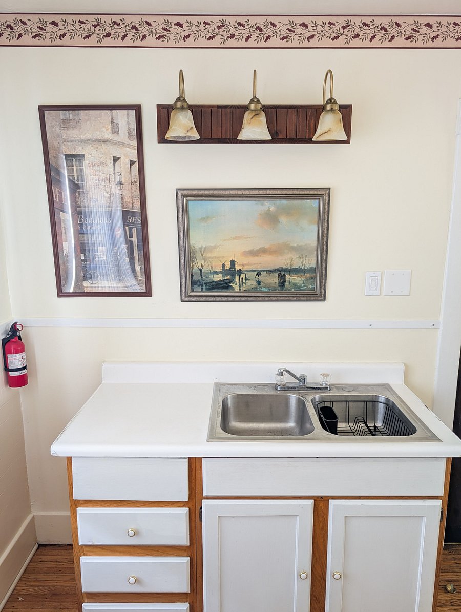 Double-sink with counter space.