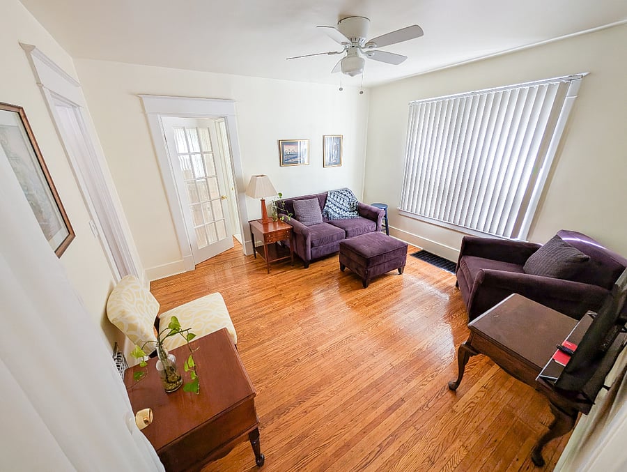 Bright and welcoming living space with a comfortable layout for relaxing or working.