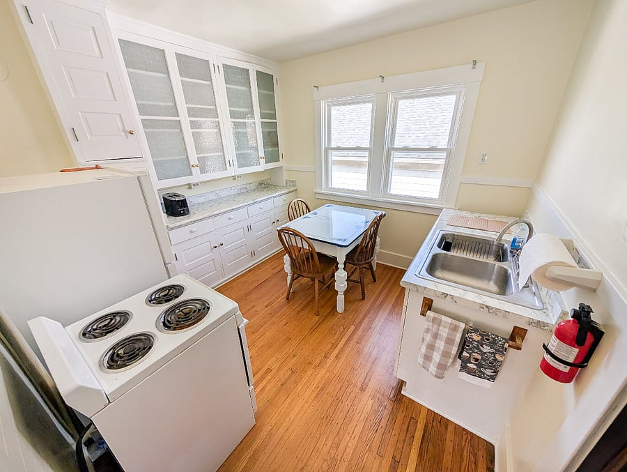 Clean and functional eat-in kitchen.