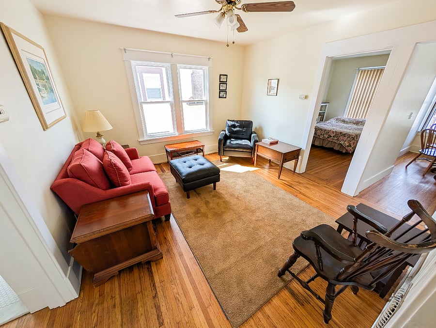 Bright and welcoming living space with a comfortable layout for relaxing or working.