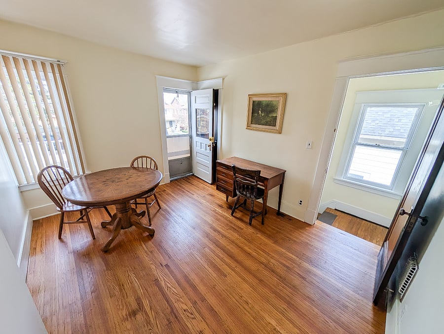 Bonus space complete with table and chairs, and additional desk.