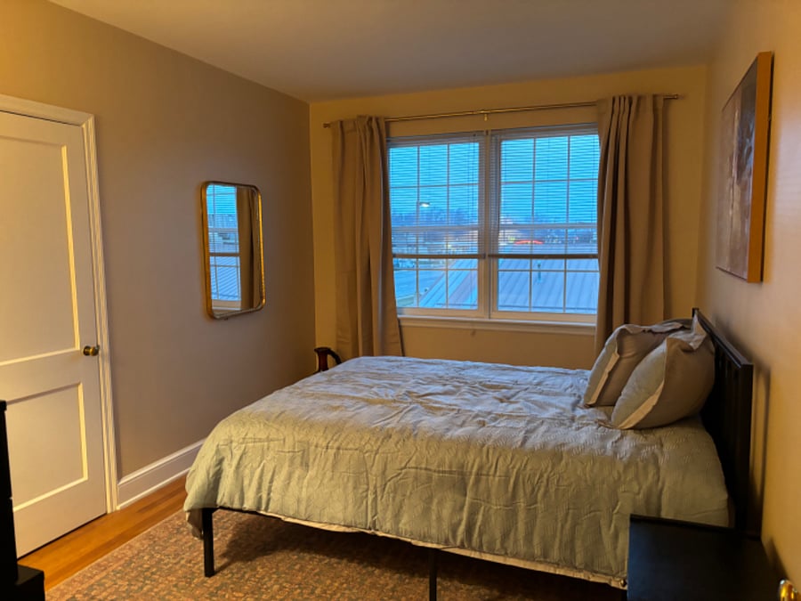 Bedroom 2- queen