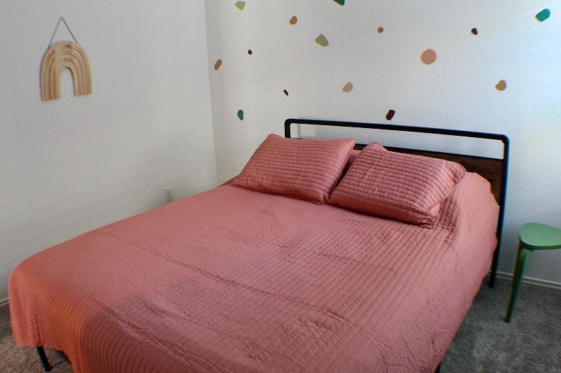 The Middle Bedroom comes with plenty of towels for guests.