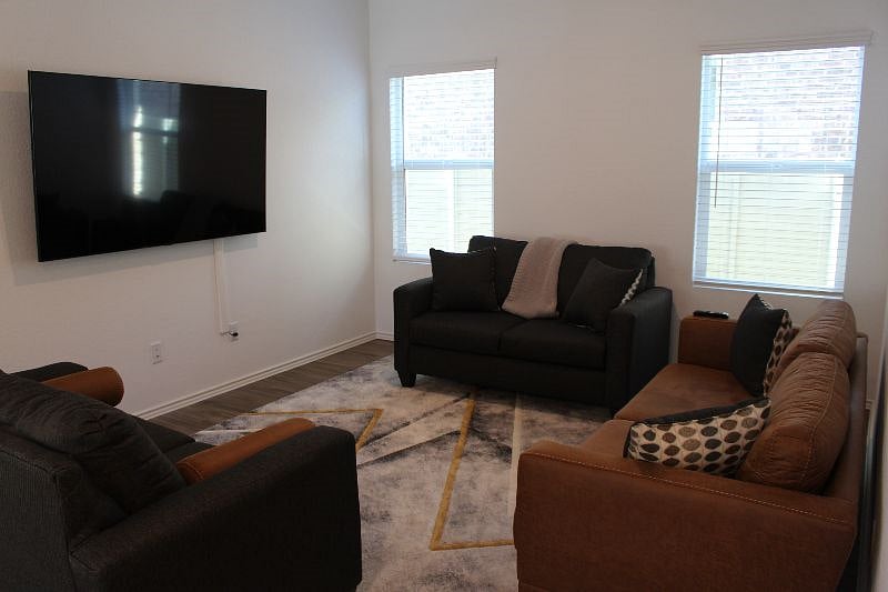 Living room has plenty of seating, and TV with streaming services pre-downloaded: Netflix, Amazon Prime Video, MAX (formerly HBO Max), Hulu, Disney +, and Youtube. d