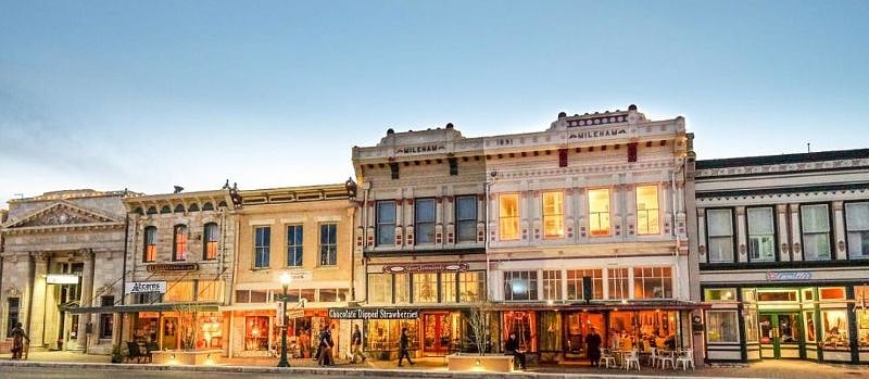 Austin Avenue, Georgetown Square