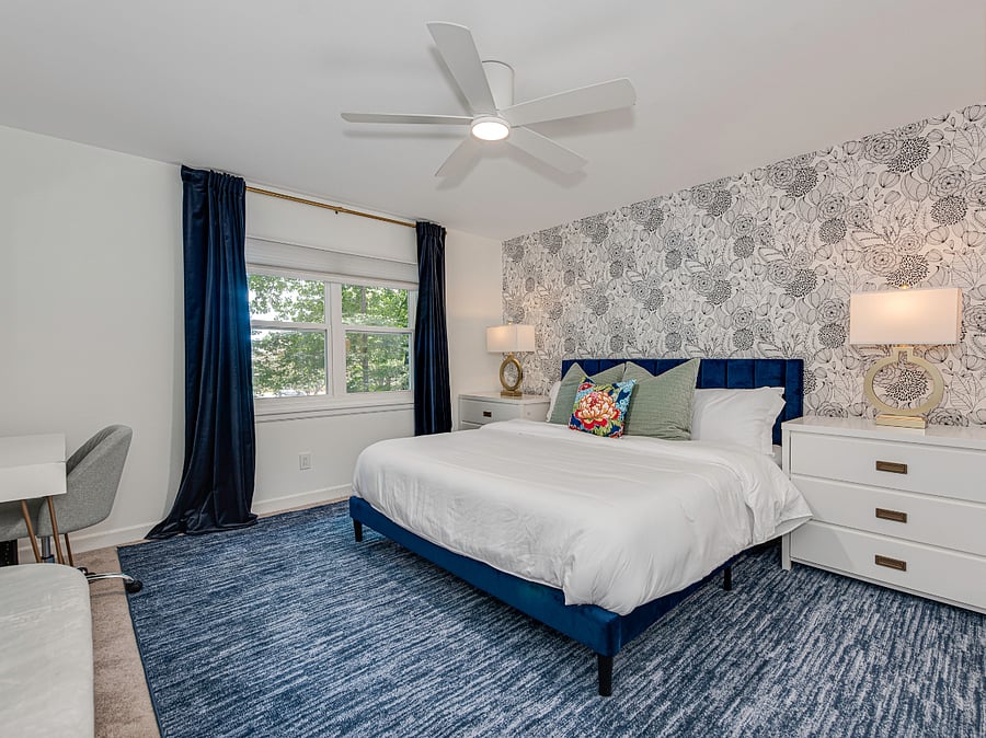 Bedroom 1: Primary Bedroom with King Bed and en suite bathroom (2 floor)