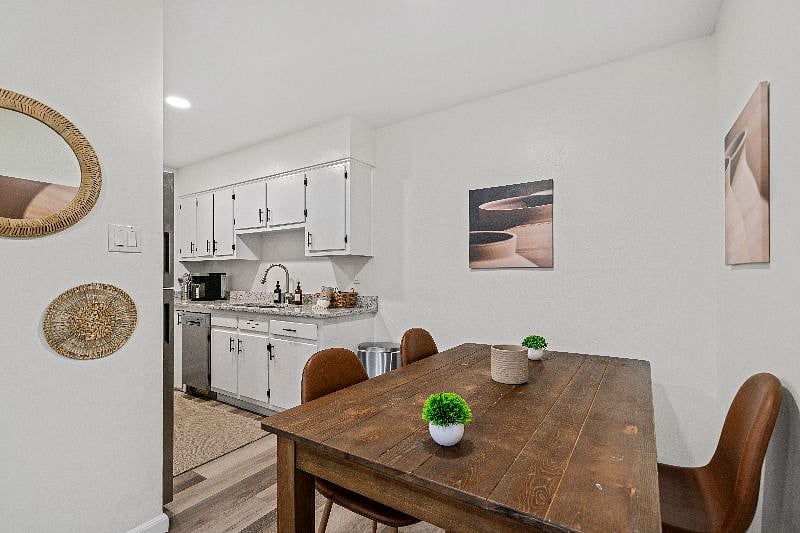 Furnished Finder property 560470_1 photo 6