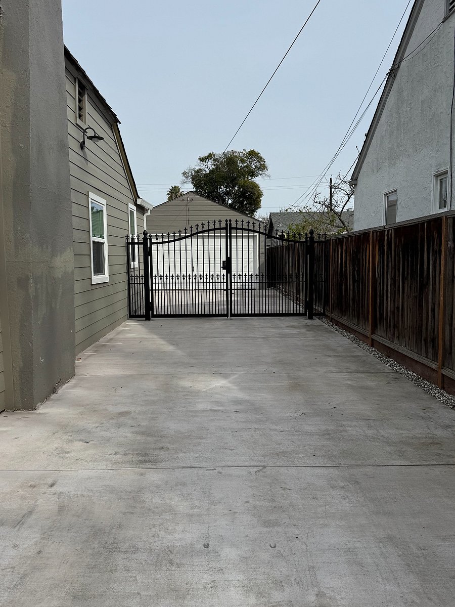 Main Gate Bungalow
