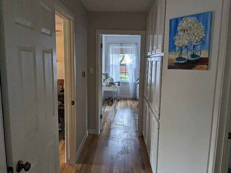 Bedroom/bathroom hallway
