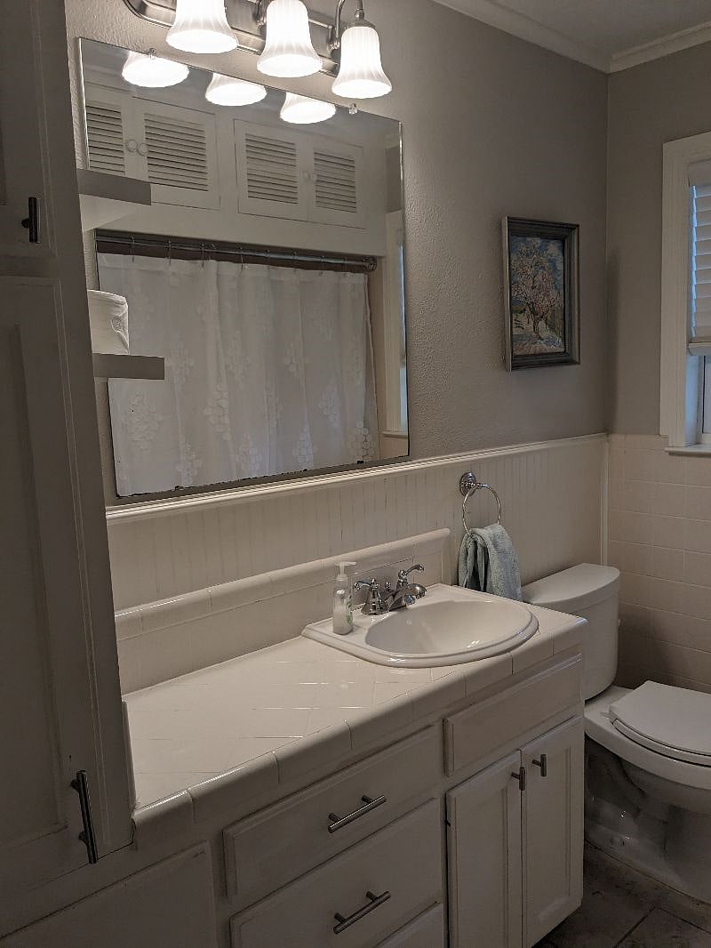 Bathroom - sink & mirror