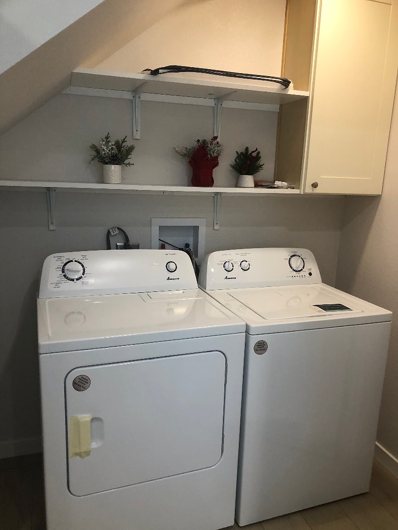 Washer/dryer (sliding doors hide)