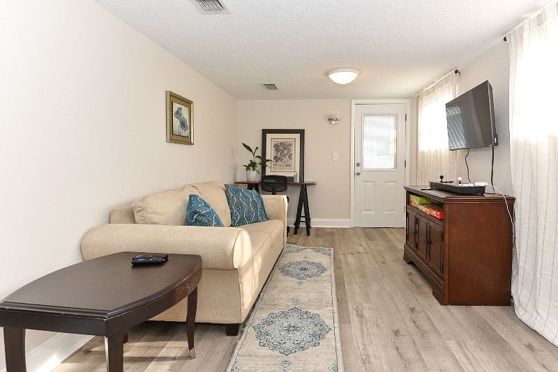 Furnished Finder property 560705_1 photo 10