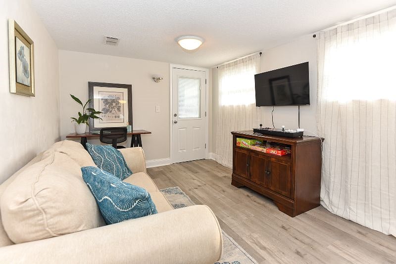 Furnished Finder property 560705_1 photo 9