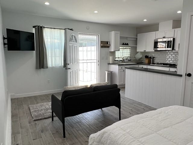 Furnished Finder property 560734_1 photo 3