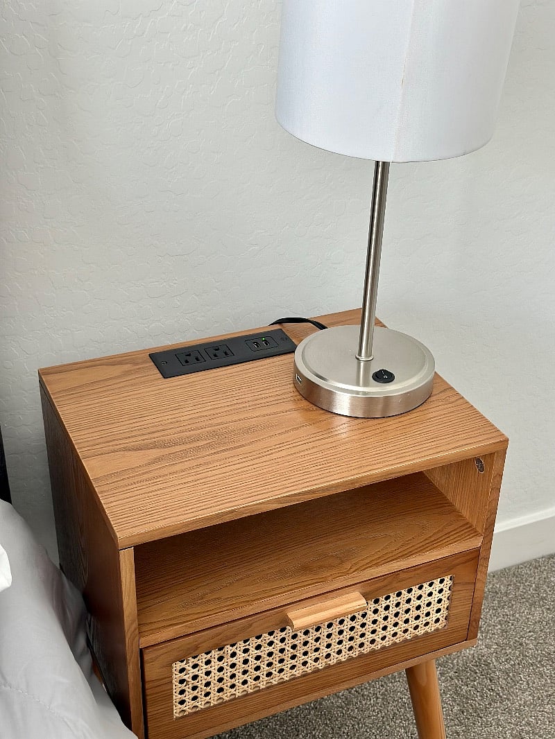 Outlets & USB ports on both night stands!