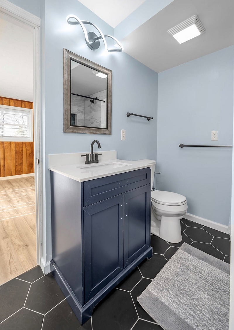 Downstairs private bathroom
