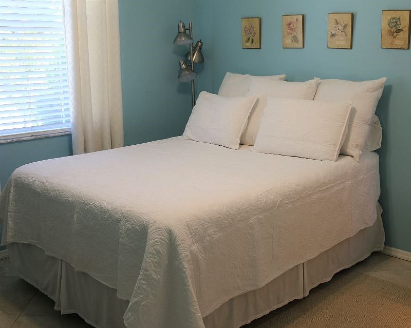 Queen bedroom with closet.