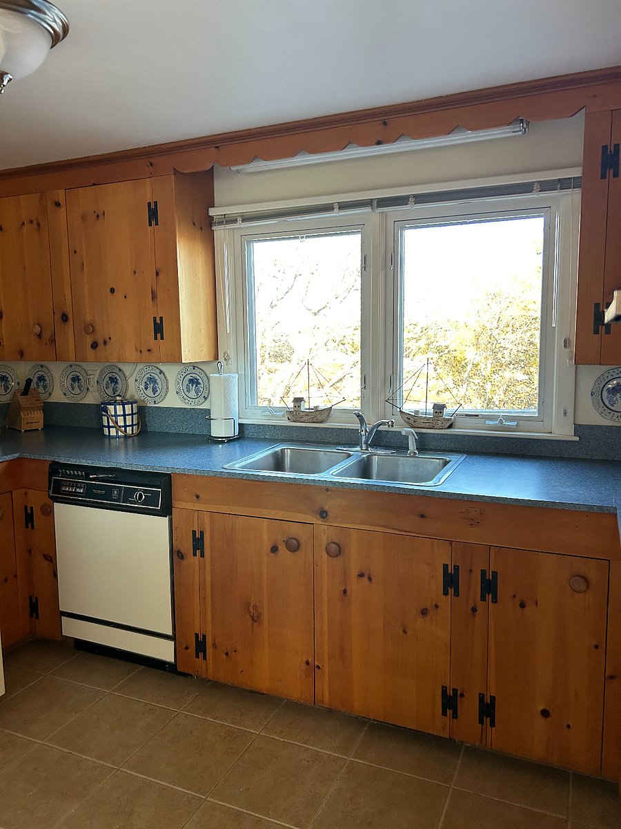 Kitchen (fully stocked)
