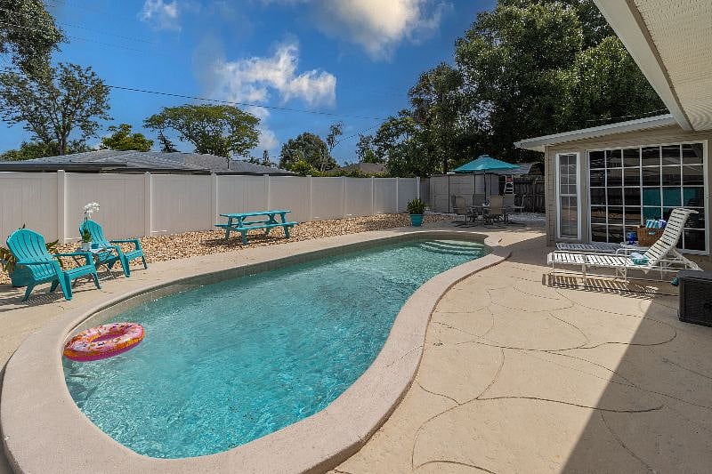 Furnished Finder property 561195_1 photo 1