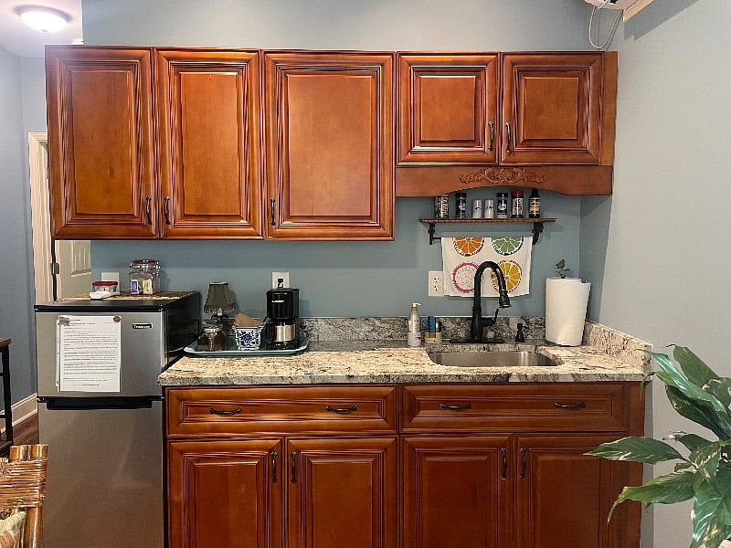 Nicely equipped kitchenette.