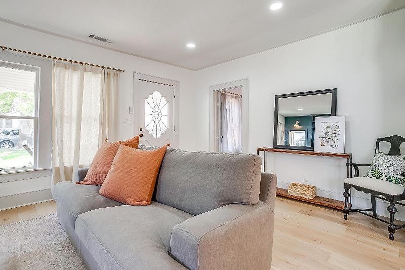 Furnished Finder property 561380_1 photo 2