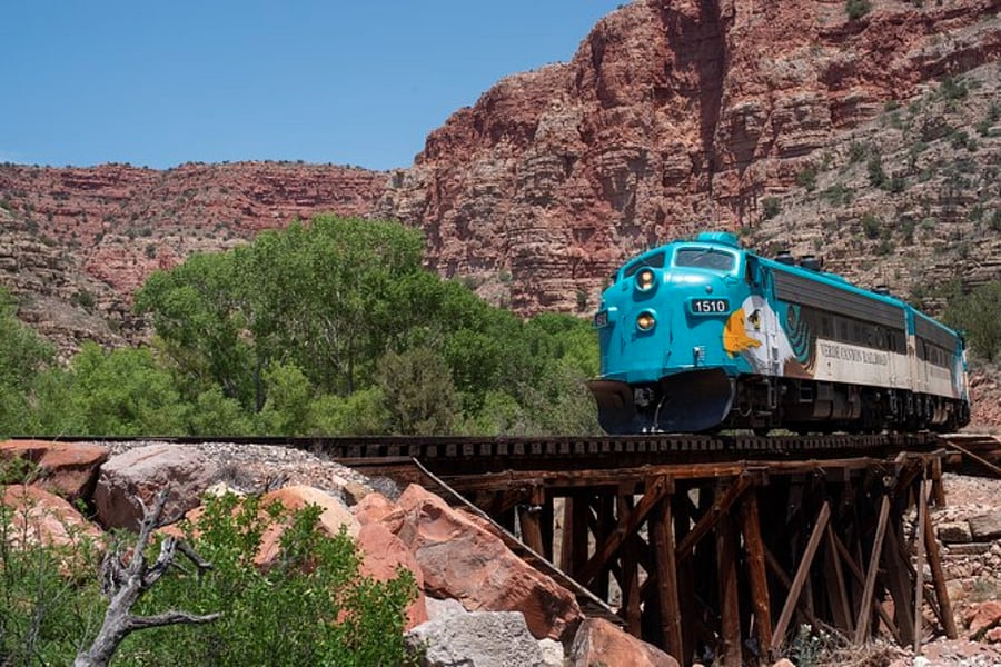 Verde Canyon Scenic Railway - 20 minutes away.