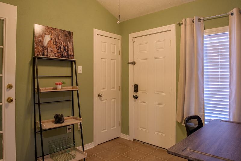 Furnished Finder property 561463_1 photo 21