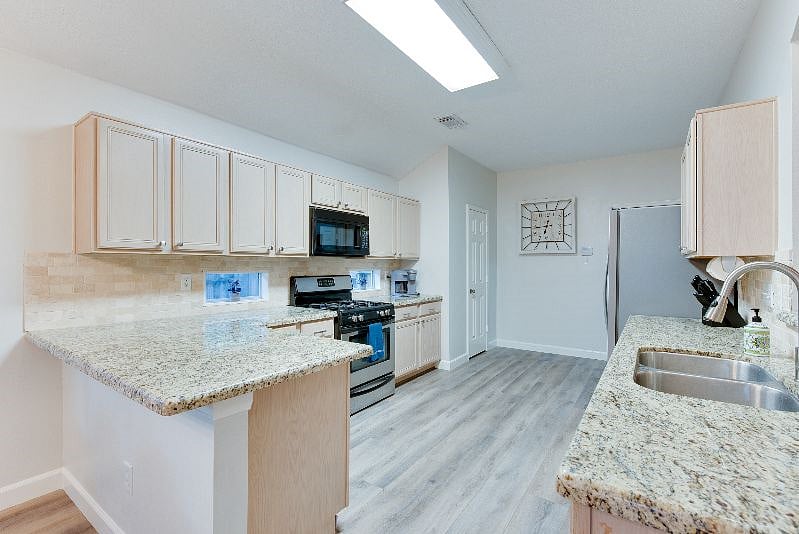 Furnished Finder property 561828_1 photo 8