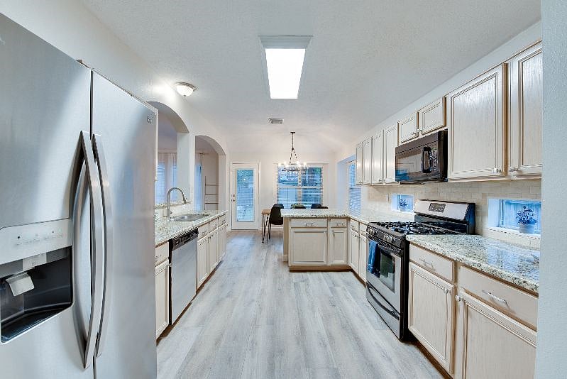 Chef's kitchen! Fully stocked kitchen including basic spices and coffee to get you started. Just bring your food or have it delivered from a local grocer. .OR order in! Crockpot, kids dinner ware, toaster, hand mixer all available to name a few!