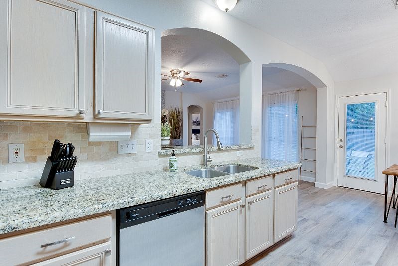 Furnished Finder property 561828_1 photo 10