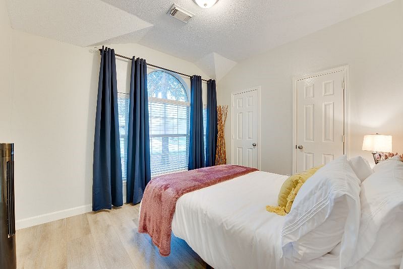 With calming views and natural light, the 3rd bedroom has a full size bed, tons of comfort and black-out shades. Luggage rack available and the lamp boast USB charging ports to keep your phones happy. : ) Comfort awaits.