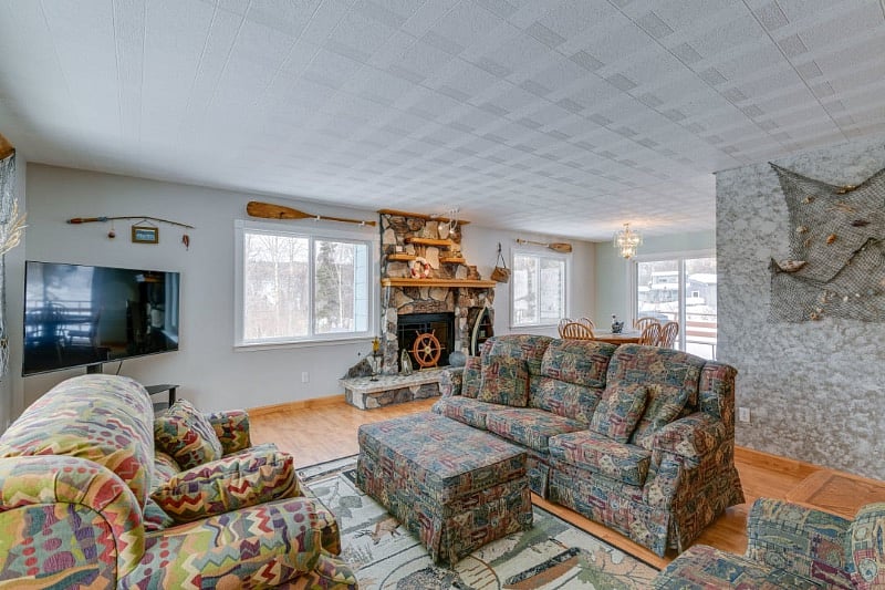 Livingroom Dining/kitchen