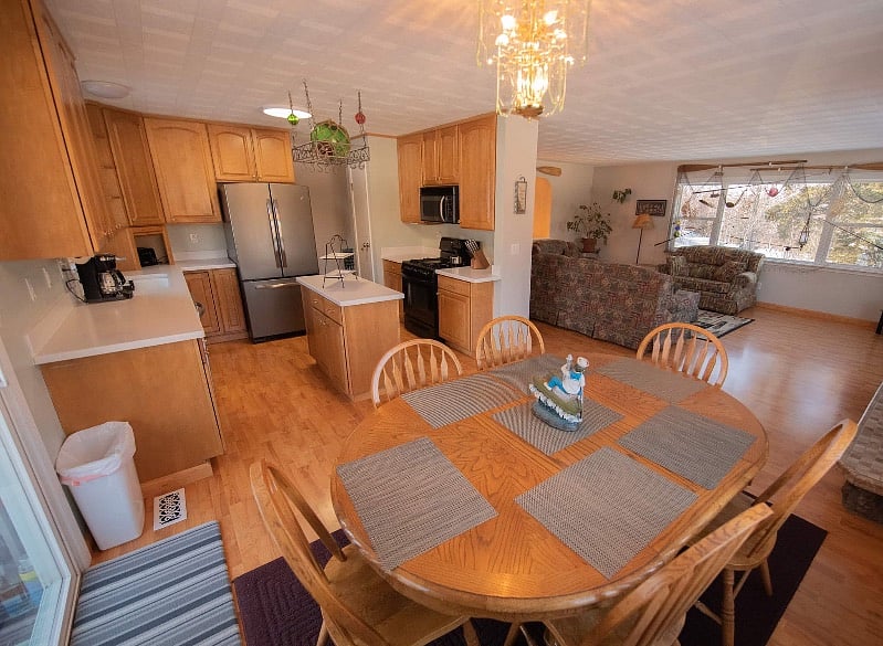Open concept Dining, Kitchen and Livingroom
