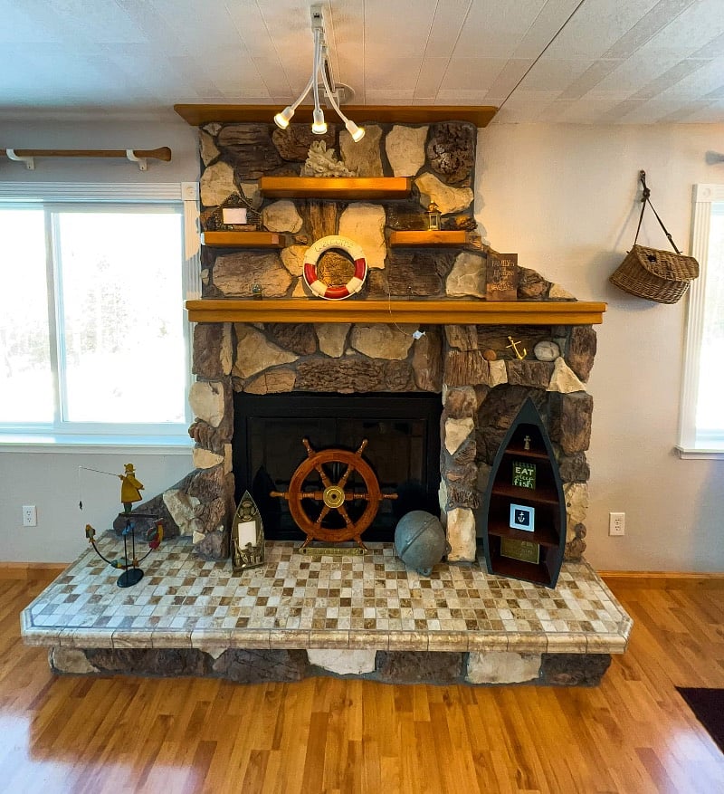 Decorative Fireplace- currently inoperable 