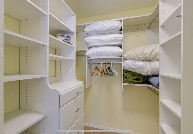 Walk in closet w/ Hide a bed linnens