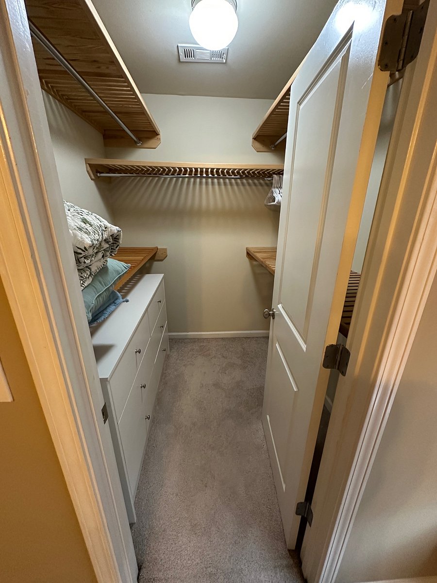 Walk-in closet