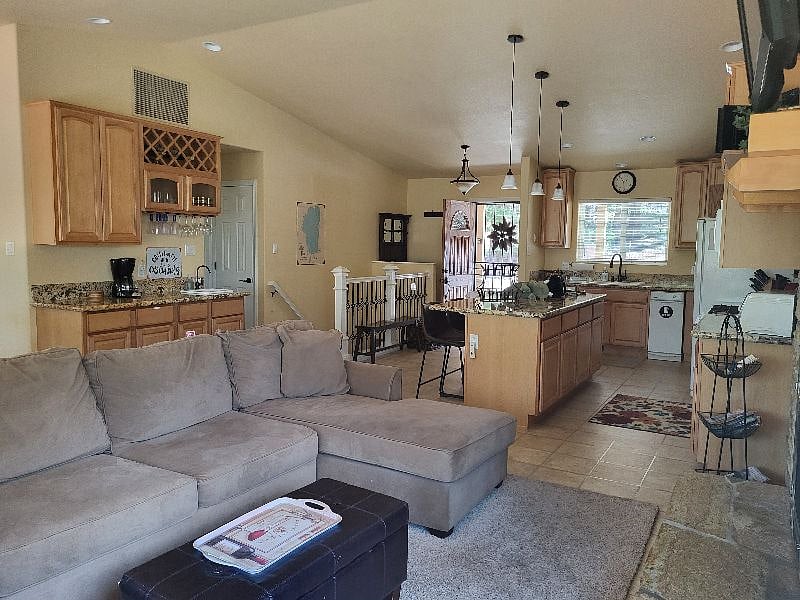 Furnished Finder property 561869_1 photo 9