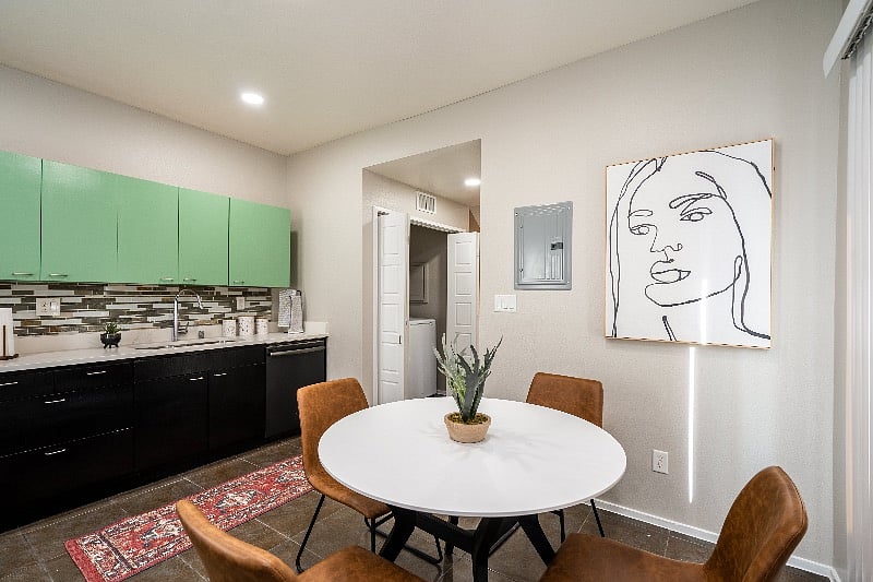 Furnished Finder property 562176_1 photo 2