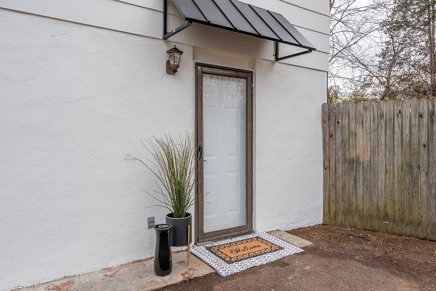 Separate Private Entrance into the lower unit. Parking right next to this entrance and enter directly into your own kitchen.