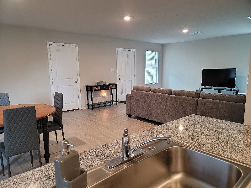Furnished Finder property 562216_1 photo 3