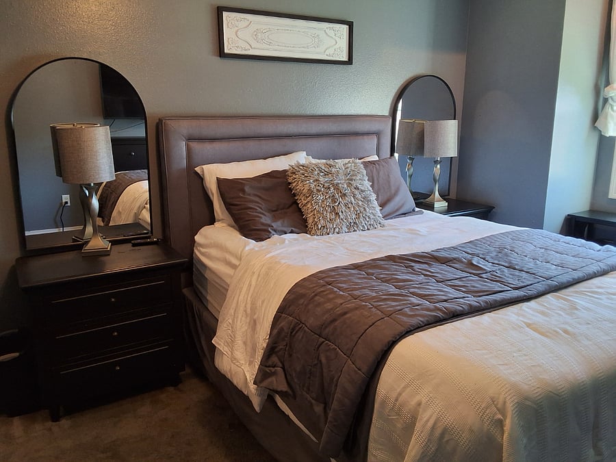 Second bedroom with queen bed