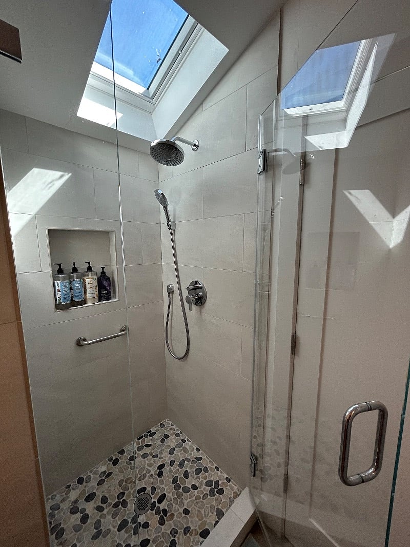Rain Shower with shower wand.