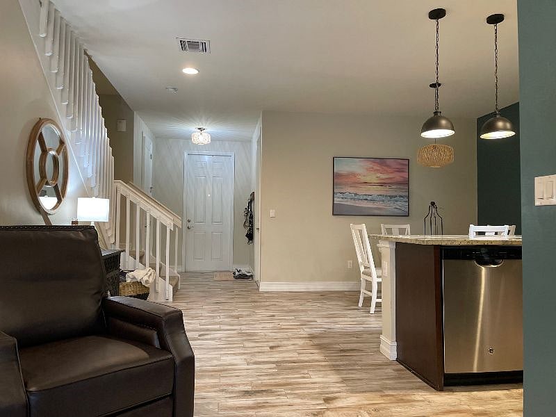 Furnished Finder property 562667_1 photo 6