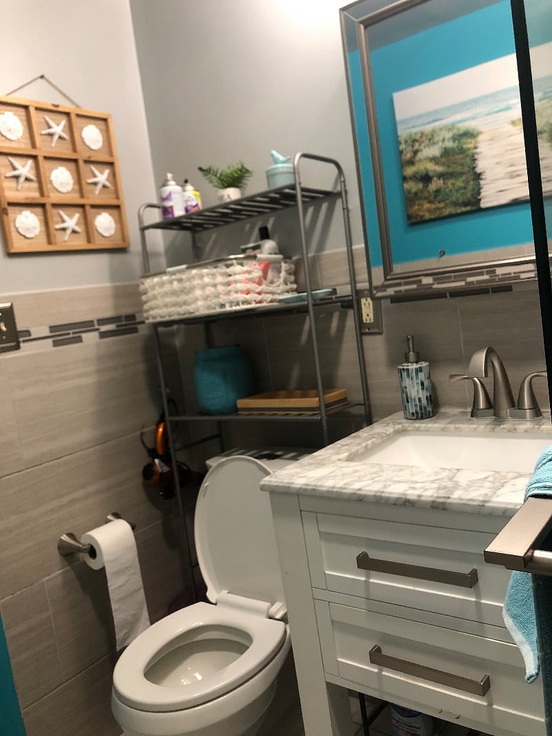 Bathroom shelf for your personal items 