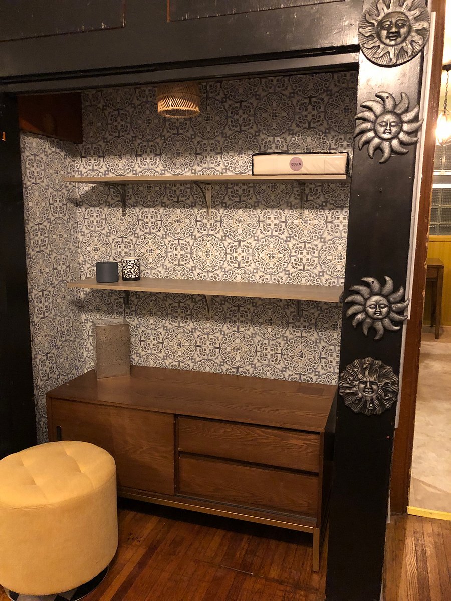 Shelf and dress for clothing 