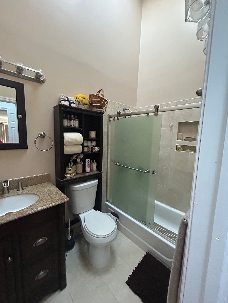 Full bathroom 3rd Floor