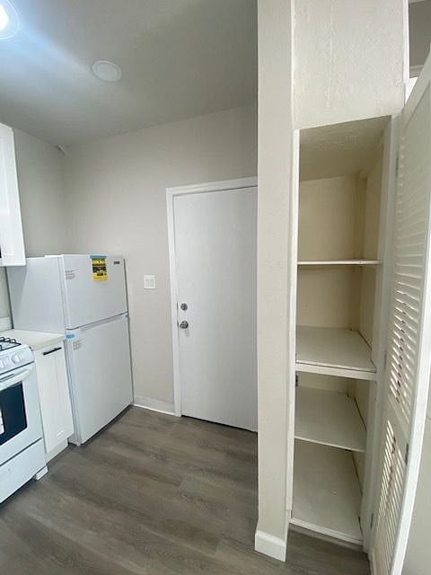 Pantry closet to store pots/pans and all kitchen accessories.  Cooking oil, spices, cooking ware, towels provided.  