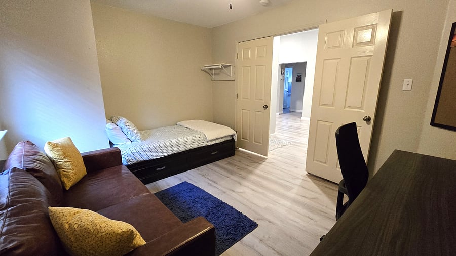 Bedroom 4 with twin bed, work station and couchBed