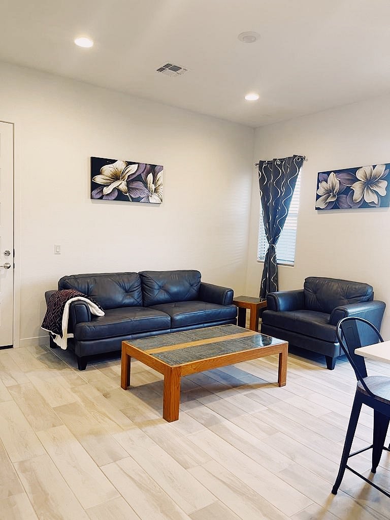 Furnished Finder property 562876_2 photo 3
