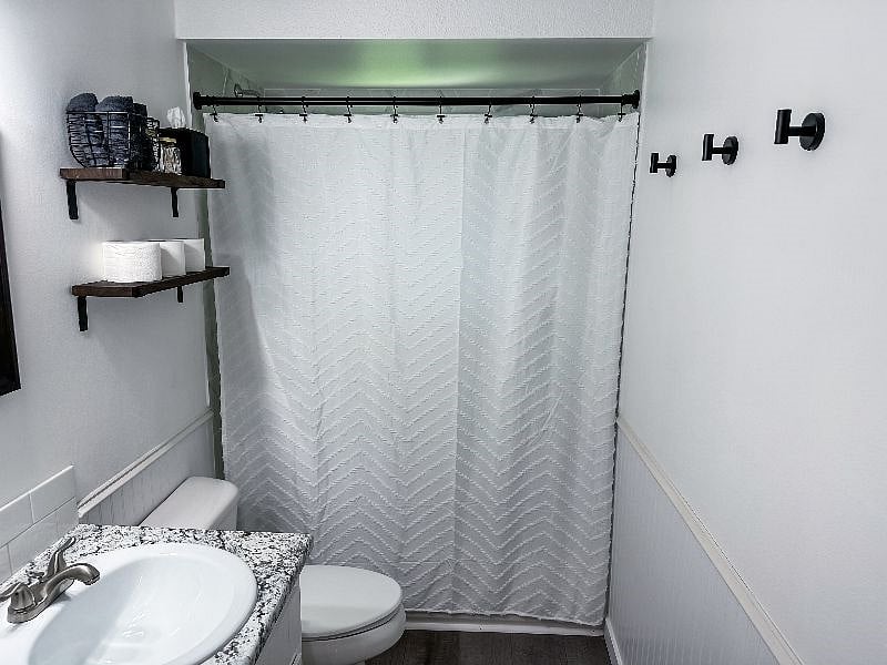 Bathroom Provides a Tub/Shower Combo